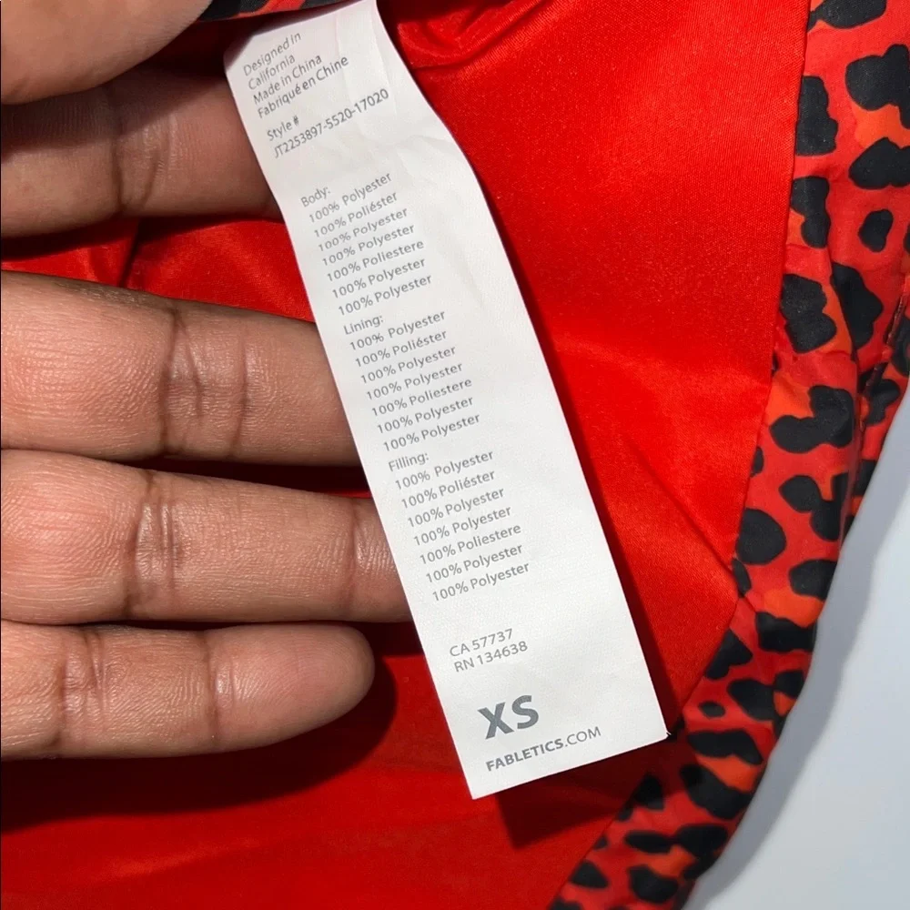 Like New - Fabletics Wander Cropped Puffer Jacket - Picture 8 of 10